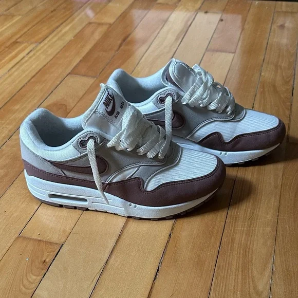 White & Brownish purple Air Max 1 worn once and come with the box FOR SALE - Picture 4 of 7